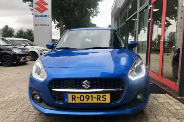 Suzuki Swift (2021) thumbnail 4