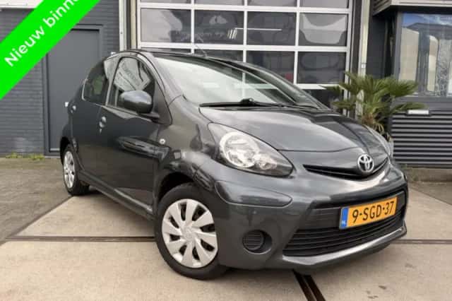 Toyota Aygo (2013) thumbnail 1
