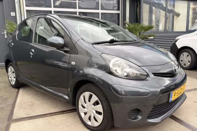 Toyota Aygo (2013) thumbnail 3