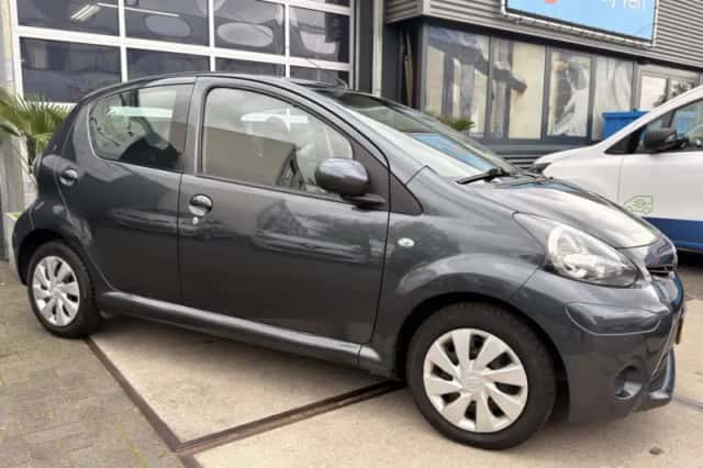 Toyota Aygo (2013) thumbnail 5