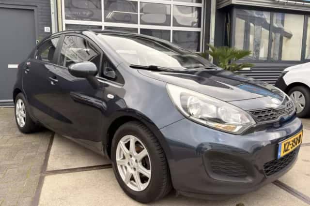 Kia Rio (2014) thumbnail 2