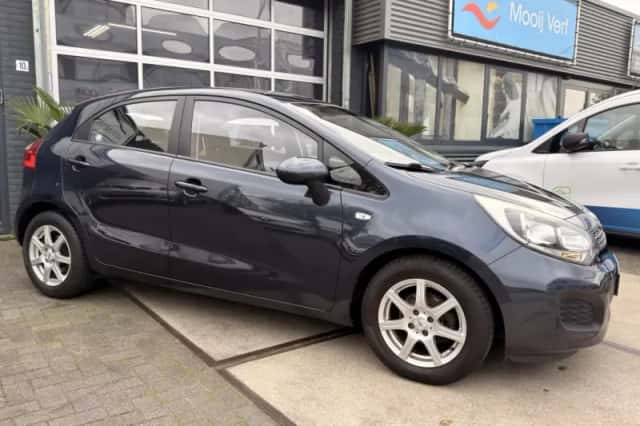 Kia Rio (2014) thumbnail 5