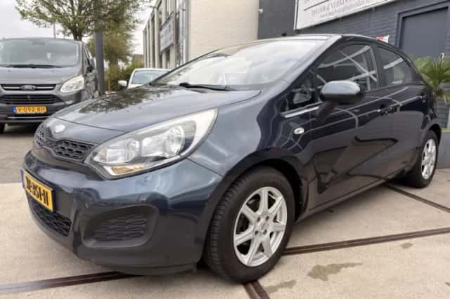Kia Rio (2014) thumbnail 6