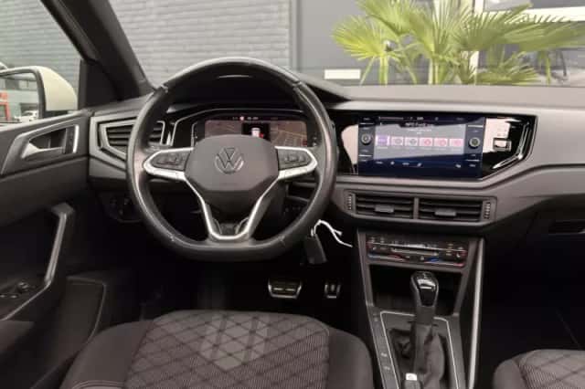 Volkswagen Polo (2022) thumbnail 2