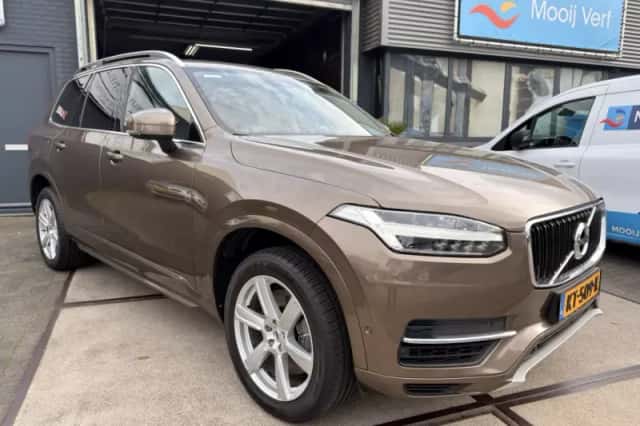 Volvo XC90 (2016) thumbnail 3