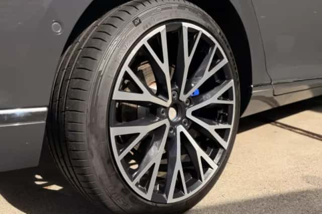 Volkswagen Passat (2021) thumbnail 3