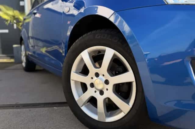 Suzuki Swift (2011) thumbnail 2