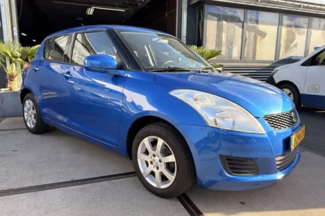 Suzuki Swift (2011) thumbnail 3