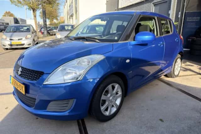 Suzuki Swift (2011) thumbnail 6