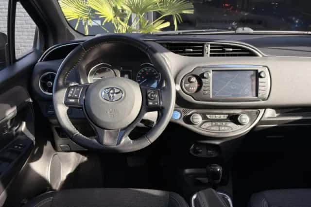 Toyota Yaris (2018) thumbnail 3
