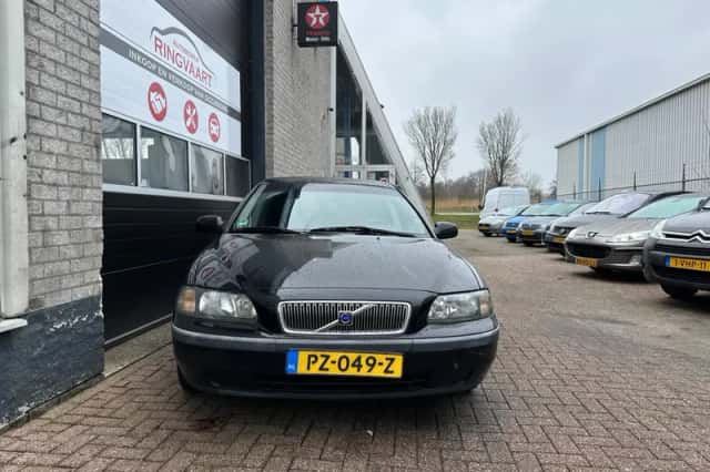 Volvo V70 (2001) thumbnail 2