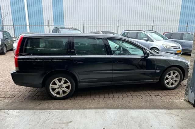 Volvo V70 (2001) thumbnail 3