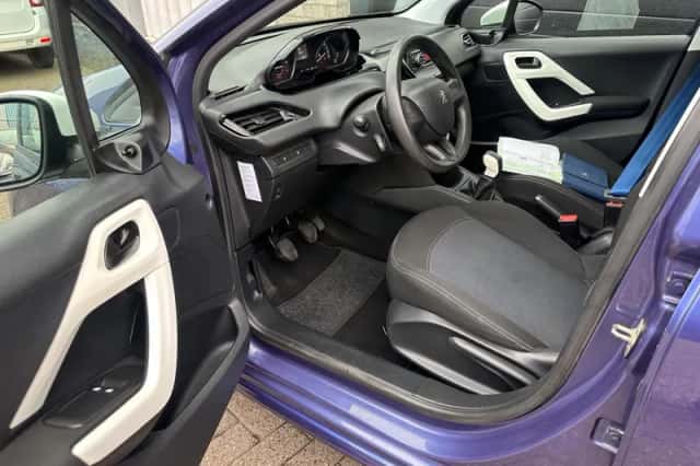 Peugeot 208 (2015) thumbnail 3