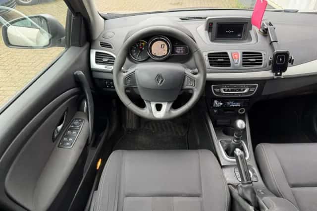 Renault Mégane (2010) thumbnail 3