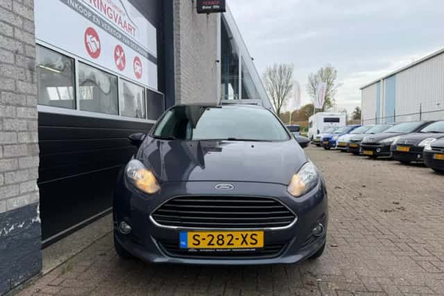 Ford Fiesta (2014) thumbnail 2