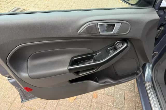 Ford Fiesta (2014) thumbnail 3