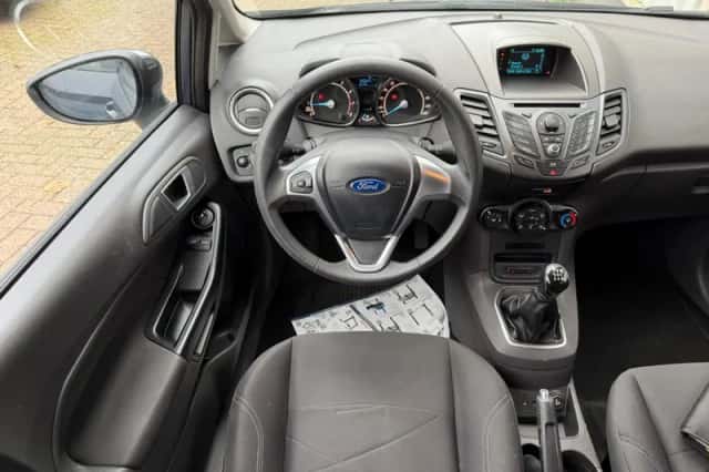 Ford Fiesta (2014) thumbnail 4
