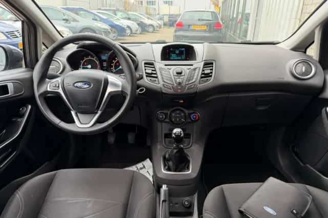 Ford Fiesta (2014) thumbnail 5