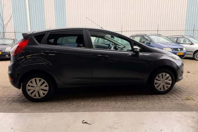 Ford Fiesta (2014) thumbnail 6