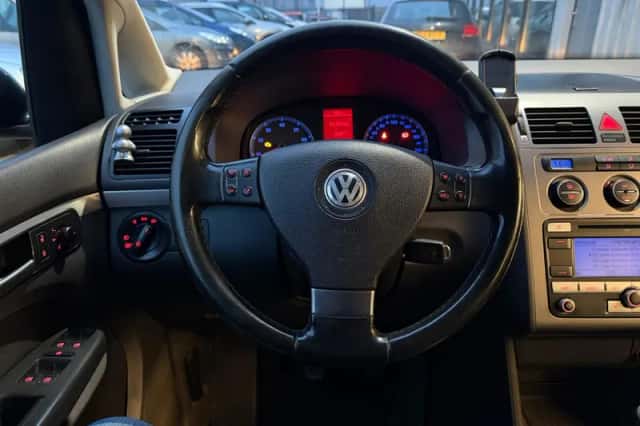 Volkswagen Touran (2008) thumbnail 4
