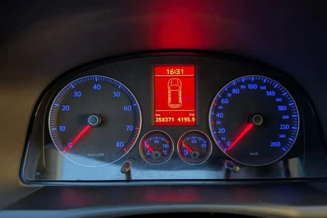Volkswagen Touran (2008) thumbnail 5