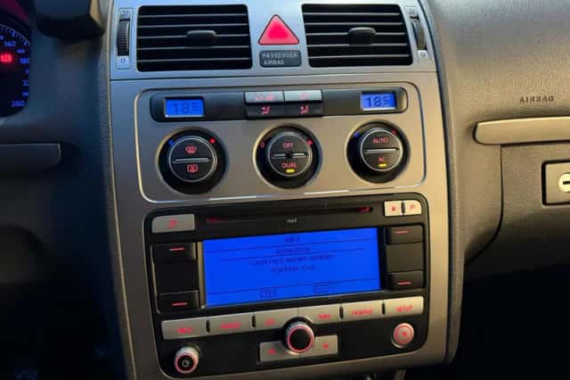 Volkswagen Touran (2008) thumbnail 6