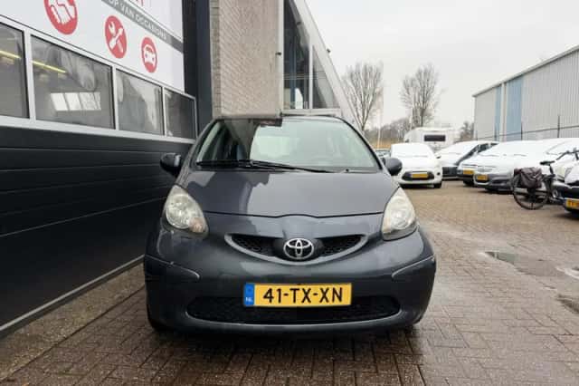 Toyota Aygo (2007) thumbnail 2