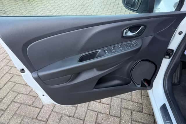 Renault Clio (2019) thumbnail 3
