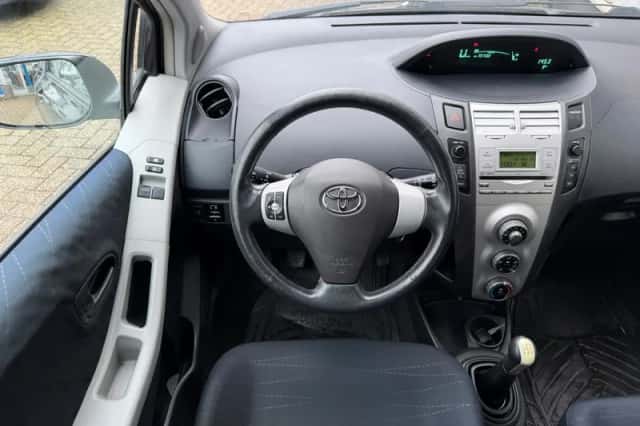 Toyota Yaris (2006) thumbnail 4