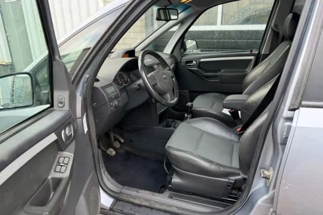 Opel Meriva (2010) thumbnail 3