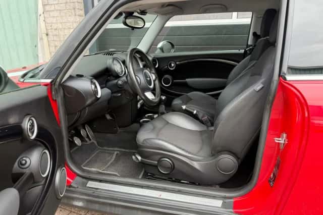 MINI Cooper S (2009) thumbnail 3
