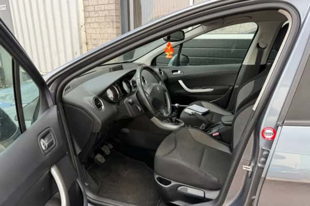 Peugeot 308 (2011) thumbnail 3