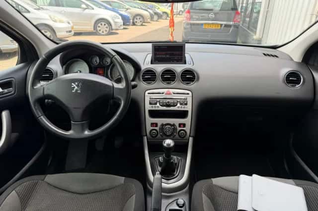 Peugeot 308 (2011) thumbnail 5