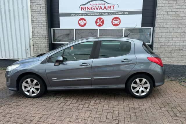 Peugeot 308 (2011) thumbnail 6