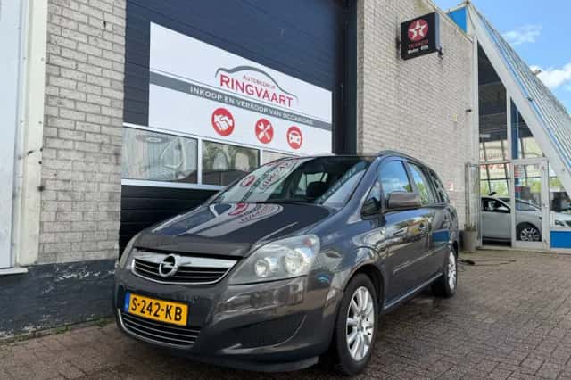 Opel Zafira (2013) thumbnail 1