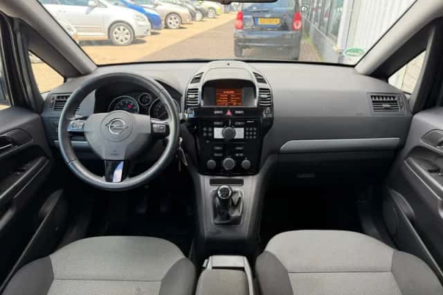 Opel Zafira (2013) thumbnail 5