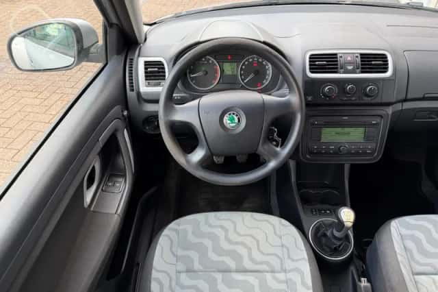 Škoda Fabia (2008) thumbnail 5