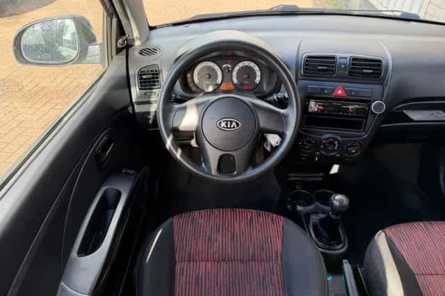 Kia Picanto (2011) thumbnail 4