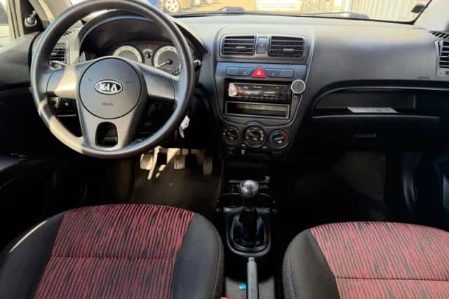 Kia Picanto (2011) thumbnail 5