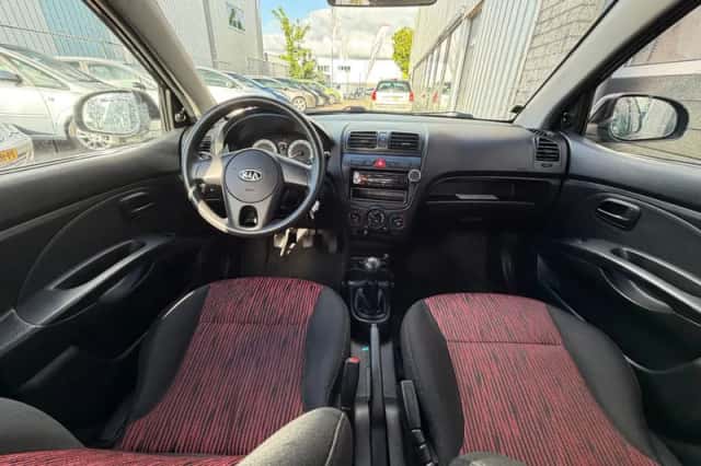 Kia Picanto (2011) thumbnail 6