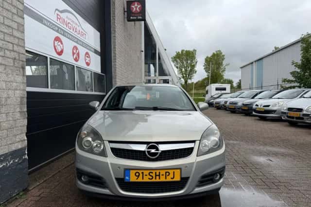Opel Vectra (2006) thumbnail 2