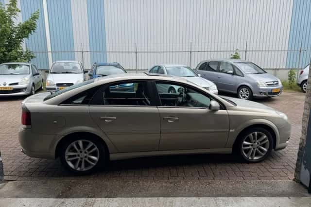 Opel Vectra (2006) thumbnail 6