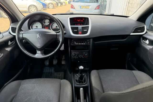 Peugeot 207 (2011) thumbnail 5