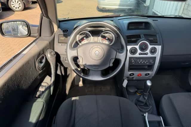 Renault Mégane (2004) thumbnail 5