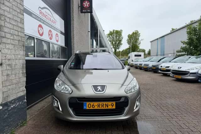 Peugeot 308 (2011) thumbnail 2
