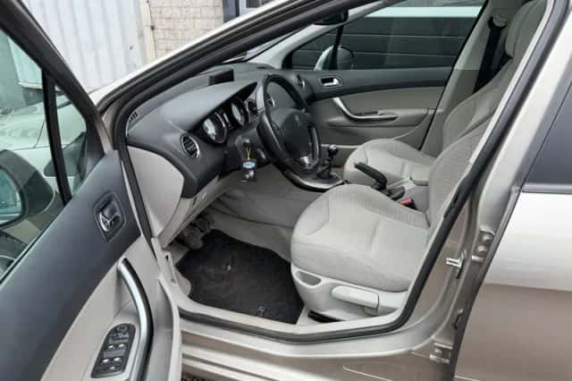 Peugeot 308 (2011) thumbnail 3
