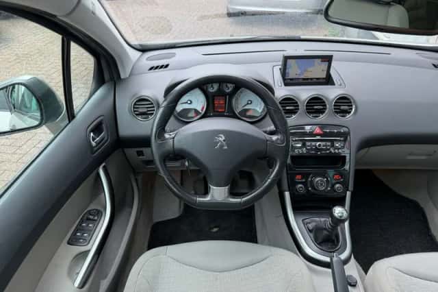 Peugeot 308 (2011) thumbnail 4