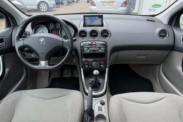 Peugeot 308 (2011) thumbnail 5