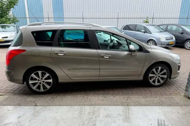 Peugeot 308 (2011) thumbnail 6