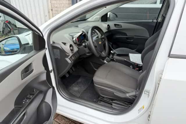 Chevrolet Aveo (2012) thumbnail 3